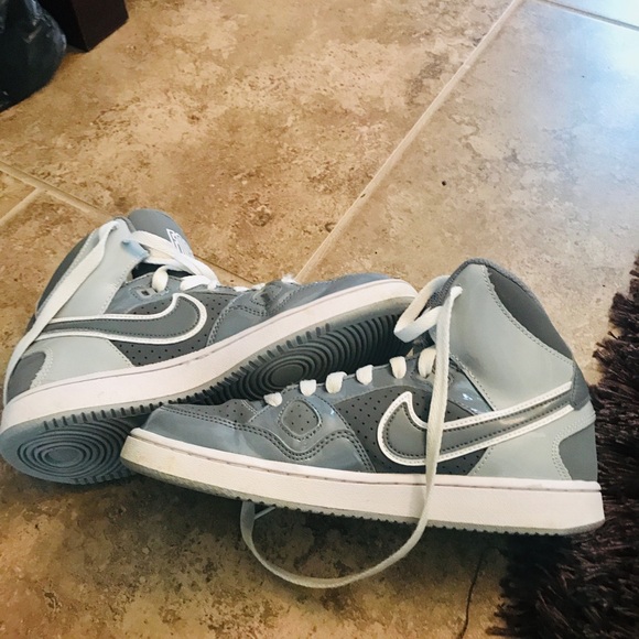 Nike youth basketball shoes - Picture 1 of 2